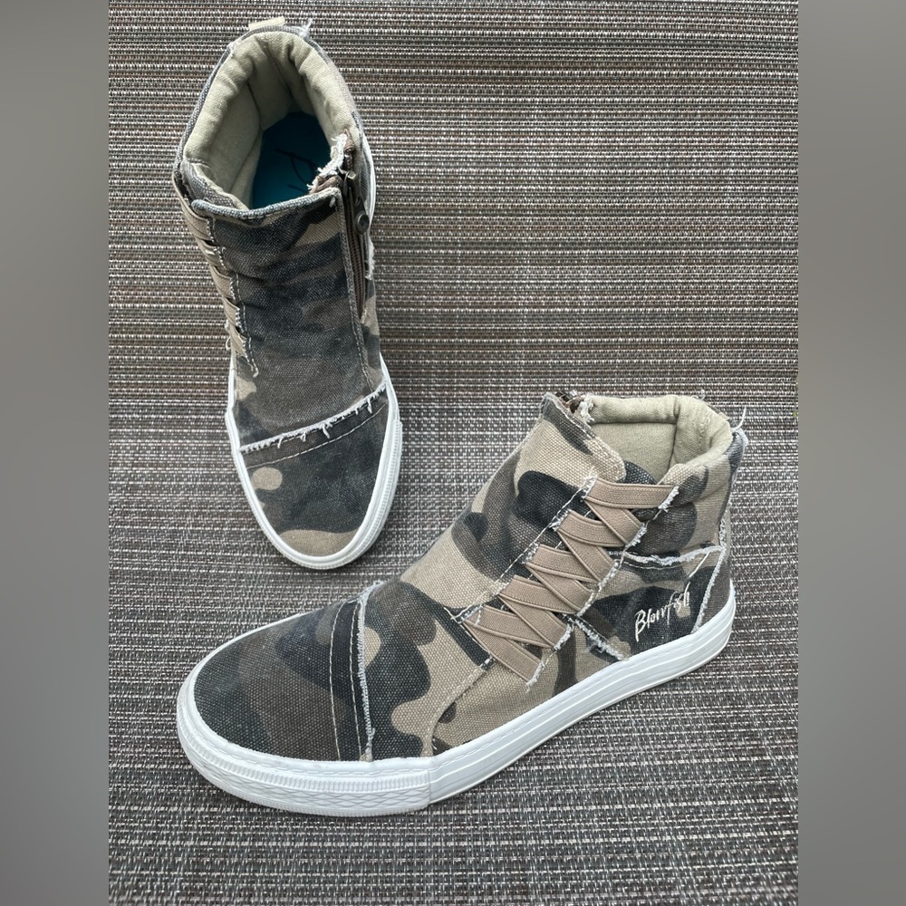 Blowfish ladies 7.5 Camouflage Sneakers